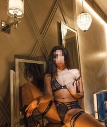 Тысячи мужчин наслаждаются моими услугами, которые включают эксклюзивные эротические массажи, игры и разнообразные сценарии. Я умею сделать твои фантазии реальностью и принести тебе высококлассное наслаждение. Мои фото говорят сами за себя - я стройная, соблазнительная брюнетка с искрящимися глазами и обольстительной улыбкой 😍 Мои клиенты оставляют самые положительные отзывы, отмечая мою привлекательность, талант и открытость. Я могу быть твоей идеальной спутницей на деловой или личной встрече, на тебе выбирать. Жду, чтобы создать с тобой незабываемые моменты страсти и наслаждения. 💋 4242, 30 лет